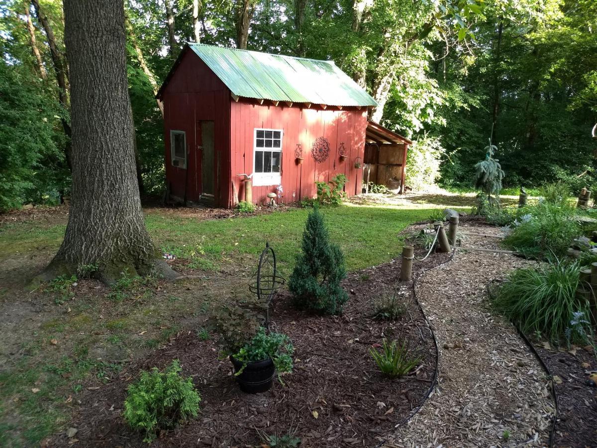 The Bent Branch Lodge - A Gnomes Retreat - Historic Virginia Log Cabin, Coy Pond And Babbling Brook Lynchburg Exterior photo