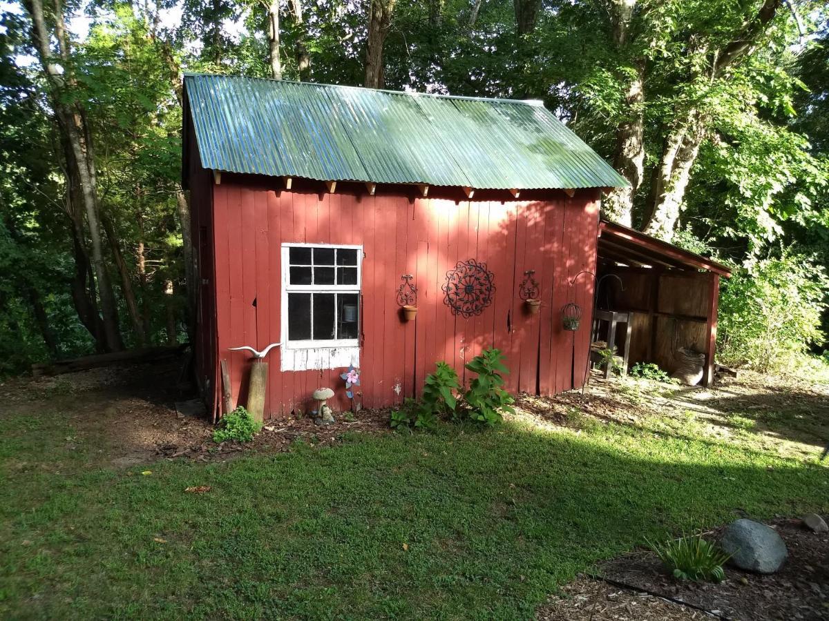 The Bent Branch Lodge - A Gnomes Retreat - Historic Virginia Log Cabin, Coy Pond And Babbling Brook Lynchburg Exterior photo